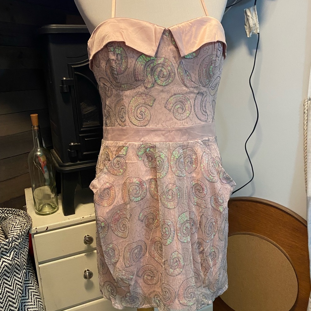 Beautiful pink sequence dress new W/O tag. Size Lg